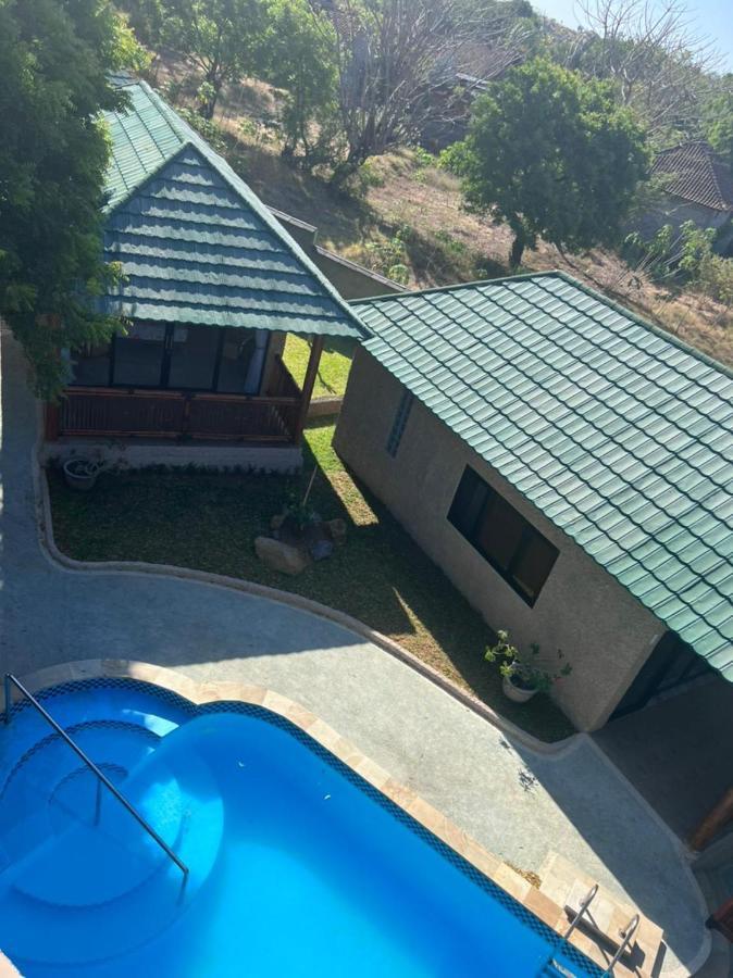 Lunar Dive Resort: Bamboo Villas Kubu Esterno foto
