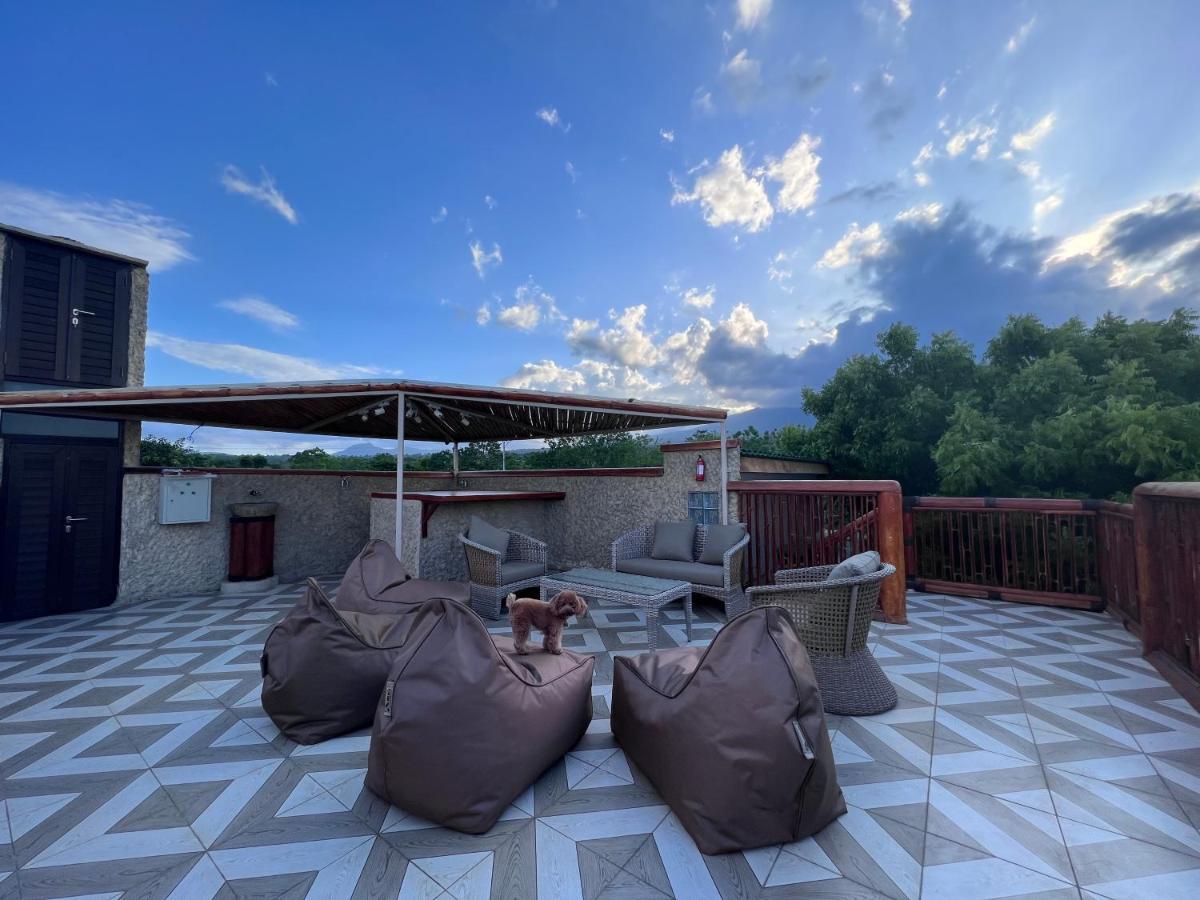 Lunar Dive Resort: Bamboo Villas Kubu Esterno foto
