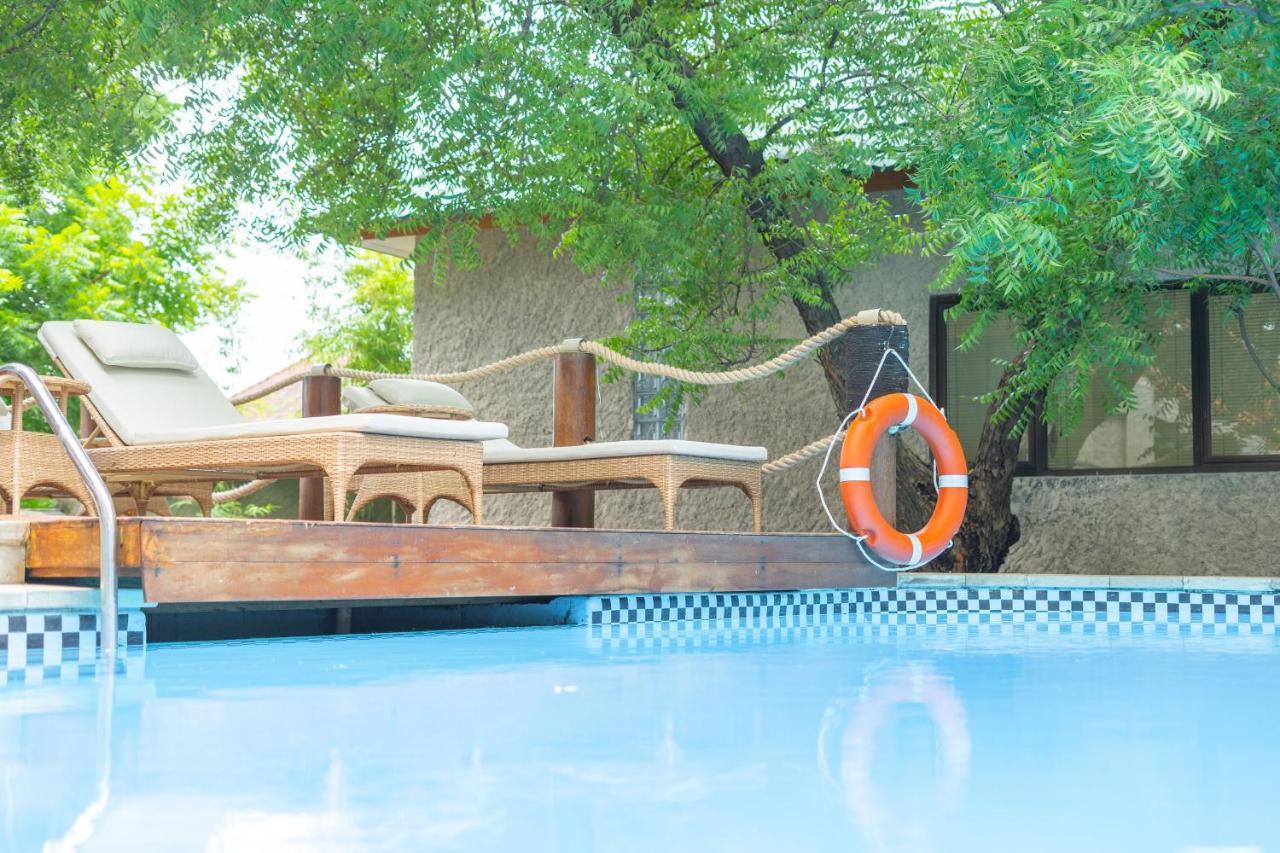 Lunar Dive Resort: Bamboo Villas Kubu Esterno foto