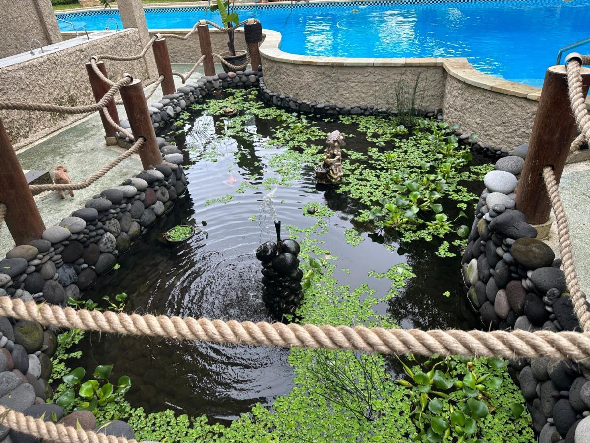 Lunar Dive Resort: Bamboo Villas Kubu Esterno foto