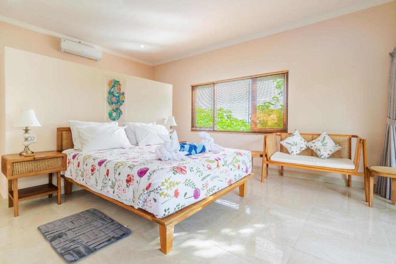 Lunar Dive Resort: Bamboo Villas Kubu Esterno foto