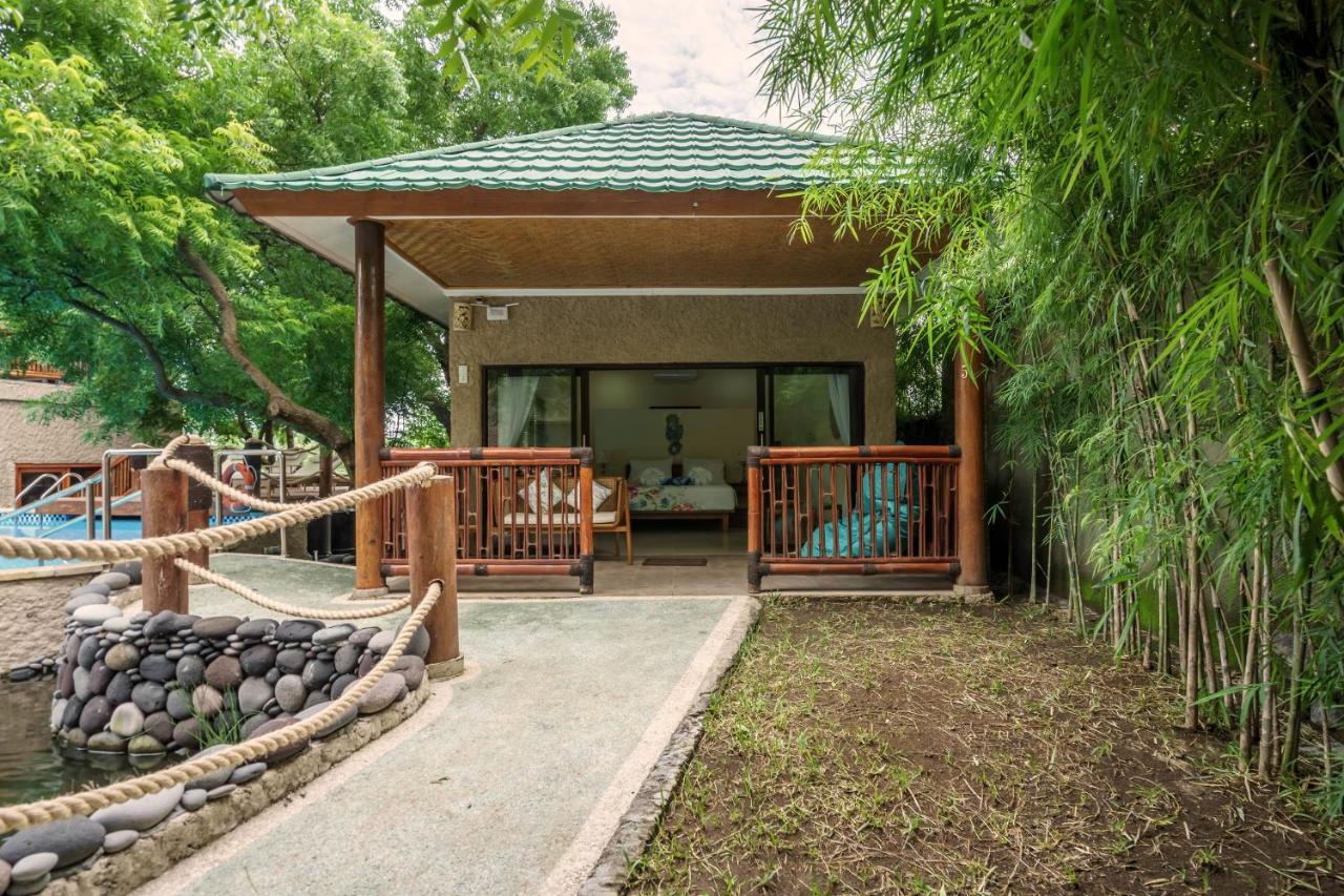 Lunar Dive Resort: Bamboo Villas Kubu Esterno foto