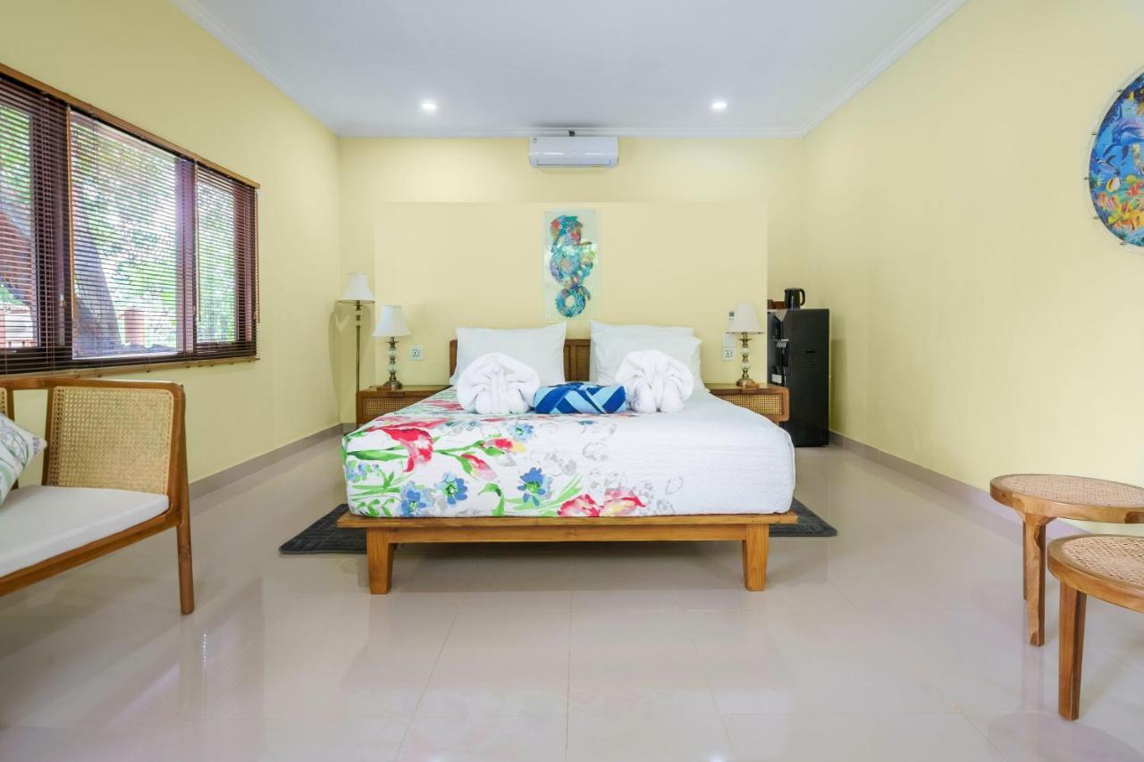 Lunar Dive Resort: Bamboo Villas Kubu Esterno foto