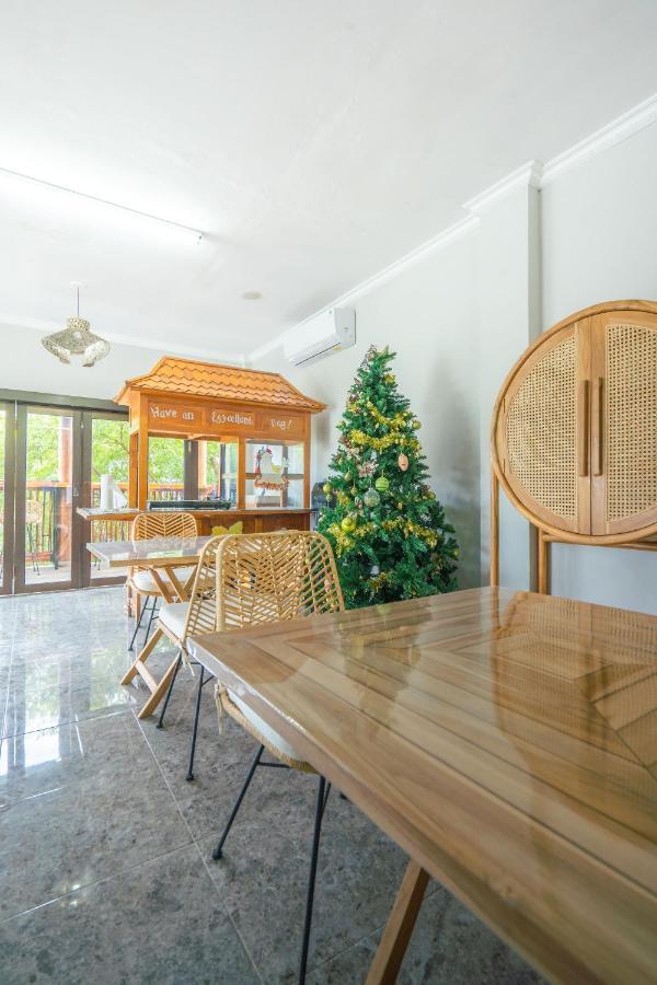 Lunar Dive Resort: Bamboo Villas Kubu Esterno foto