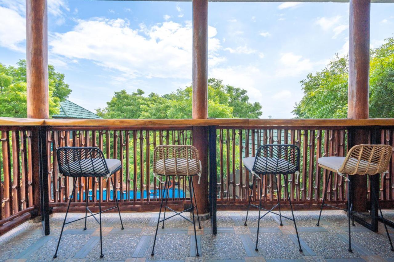 Lunar Dive Resort: Bamboo Villas Kubu Esterno foto