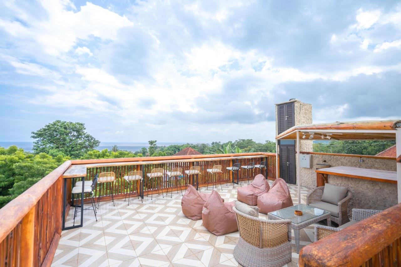 Lunar Dive Resort: Bamboo Villas Kubu Esterno foto