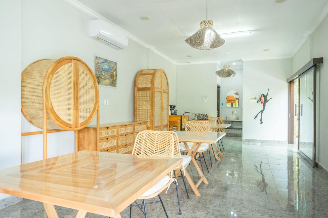 Lunar Dive Resort: Bamboo Villas Kubu Esterno foto