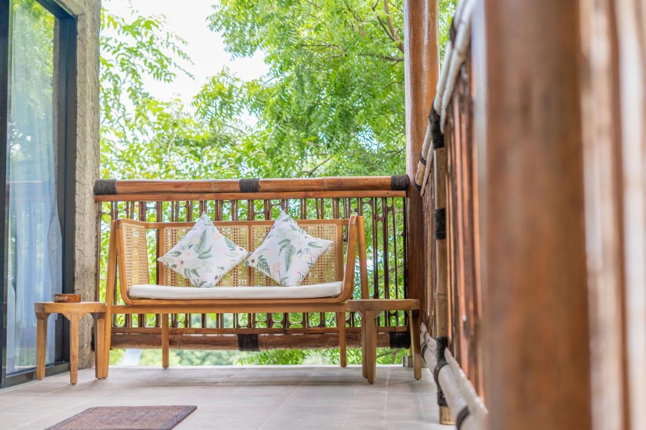 Lunar Dive Resort: Bamboo Villas Kubu Esterno foto