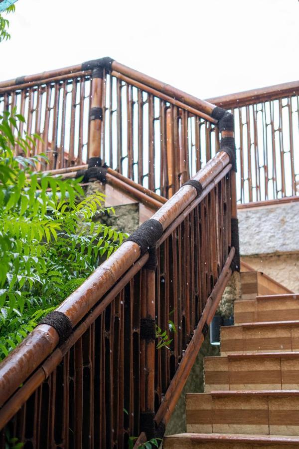 Lunar Dive Resort: Bamboo Villas Kubu Esterno foto